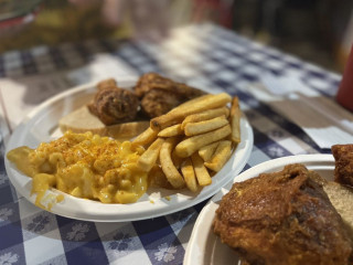 Gus's World Famous Fried Chicken