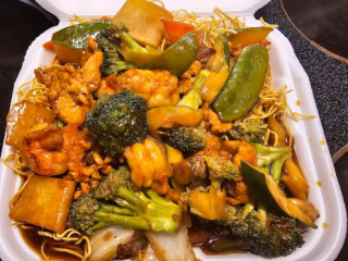 Lin's Bistro Chinese Thai Cuisine