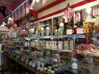Red's Old Fashioned Candies In Virg