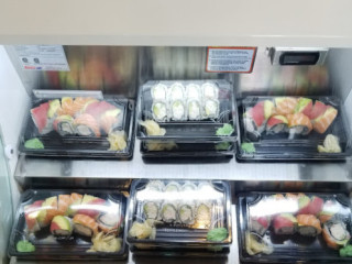 Nishi Poke Sushi Roll