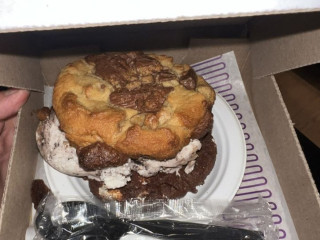 Insomnia Cookies