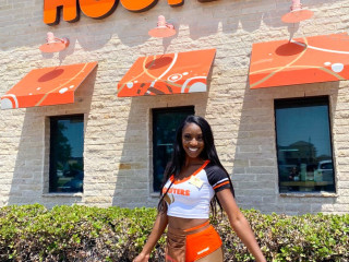 Hooters