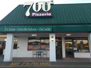 700 Degrees Pizzeria