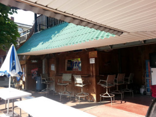 Snappers Saloon