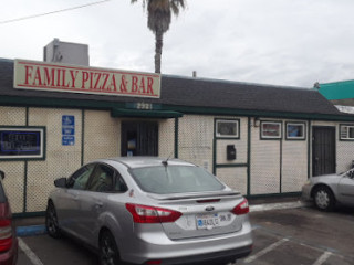 Family Pizza Cocktail Lounge