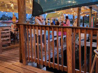 Bayou Joes Marina Grill