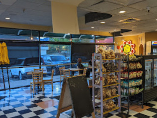 Moe's Broadway Bagel