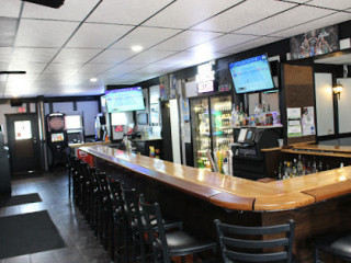 Isaac's Sports Bar Grill Restaurant In New Holste