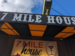 7 Mile House Sports Grill