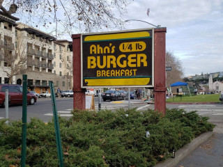 Ahn's Quarter Pound Burger