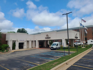 Doubletree By Hilton Grand Rapids Airport