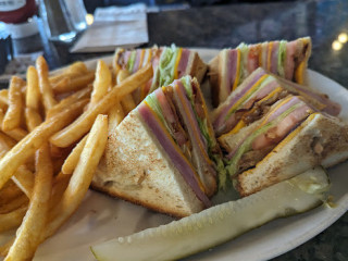 Bullpen Luxury Grill: Schererville Location