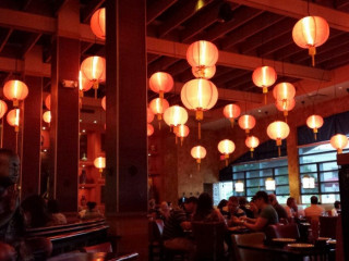 Molly Woo's Asian Bistro