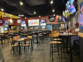 Buffalo Wild Wings Grill & Bar