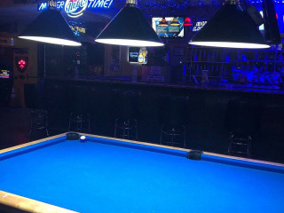 Mom's Billiards