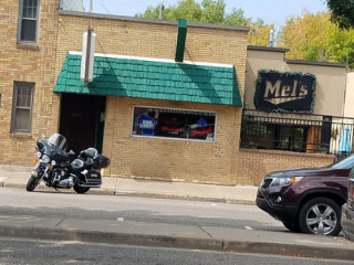 Mel's Midtowner Sports Patio