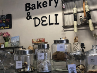 Dianna's Bakery Cafe Deli-specialty Market