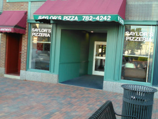 Saylor's Front Street Pizzeria