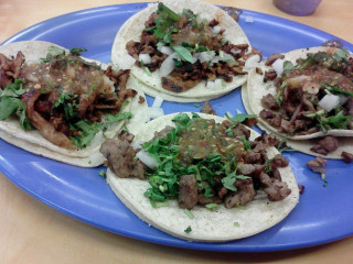 Los Caporales Taqueria