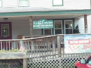 Deb's Cross Fork Inn