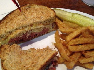 Dagwood's Deli Sports