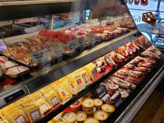 In't Veld's Meat Market