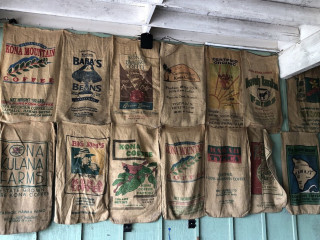 Hōlualoa Kona Coffee Co