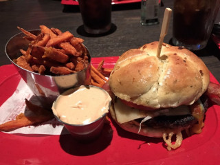 Red Robin America's Gourmet Burgers & Spirits