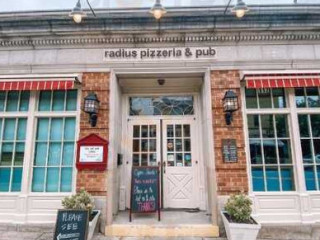 Radius Pizzeria Pub