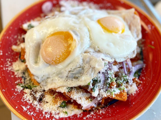 Los Chilaquiles Mexican Grill