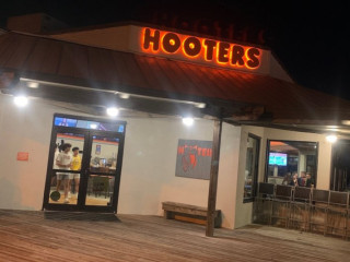 Hooters