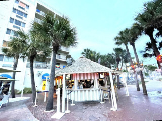 Salty’s Tiki And Beach Lounge