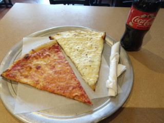 John's Pizzeria