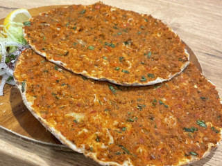 Pide Lahmajoun