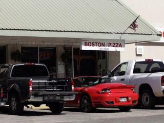 Kaimuki's Boston Pizza