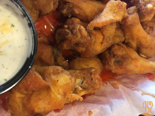 Massey's Pizza Sports Wings