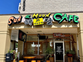 Sun Moon Cafe