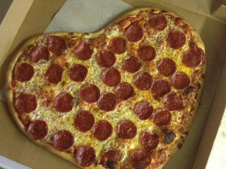 Fox's Pizza Den