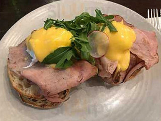 Nunu's Cafe