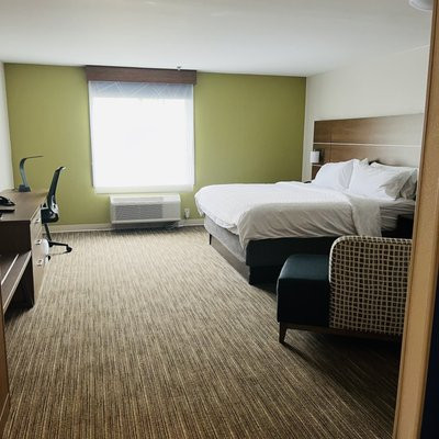 Holiday Inn Express Suites Middleboro Raynham